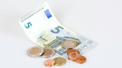 5 Euroschein und Kleingeld